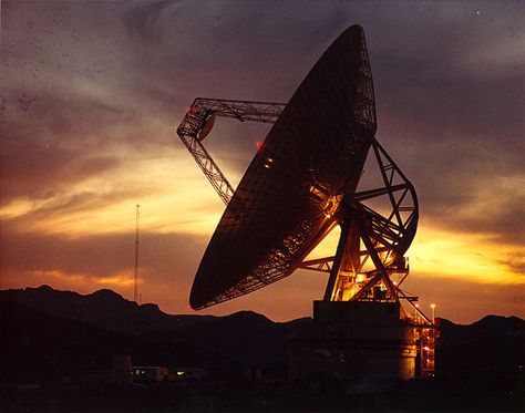 Very Long Baseline Interferometry, or VLBI, links together widely separated radio telescopes to allow astronomers to see the universe in more detail than ever. Radio Astronomy, Satellite Antenna, Neutron Star, Desain Buklet, Carl Sagan, Communication System, Telescopes, Astronomer, Deep Space