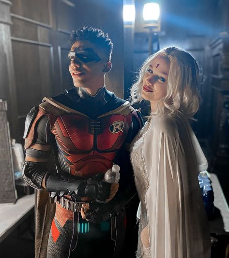 Raven And Robin, Titans Season 4, Teagan Croft, Dc Titans, Robin And Raven, Titans Tv Series, Robin Cosplay, Teen Titans Fanart, Arrow Tv