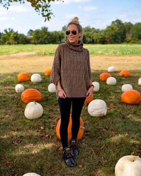 My favorite stylish all-weather boots Duck Boots Outfit Fall Leggings, Short Rain Boots Outfit Winter, Black Sperry Duck Boots Outfit, Black Duck Boots Outfit, Sperry Rain Boots Outfit, Duck Boots Outfit Rainy Day, Sperry Boots Outfit, Black Rain Boots Outfit, Rain Boots Outfit Winter