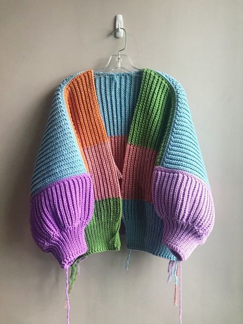 Hope Macaulay Knit Pattern, Knit Fashion Knitwear Inspiration, Chunky Sweater Crochet, Colorful Crochet Sweater, Chunky Crochet Sweater, Chunky Crochet Cardigan, Stitch Step By Step, Cardigan Tutorial, Crochet Cardigan Tutorial