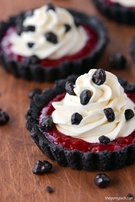 Raspberry Tartlet Raspberry Tartlets, Raspberry Pie Filling, Mini Dessert Recipes, Gunny Sack, Dessert Mini, Oreo Cookie Crust, Raspberry Pie, Raspberry Tarts, Chocolate Sandwich