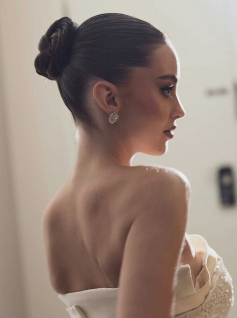 Low Bun Wedding Hair, Modern Updo, Bride Updo, Long Shiny Hair, Engagement Hairstyles, Wedding Hair Up, Evening Hairstyles, Bridal Hair Buns, Bridal Hair Inspiration