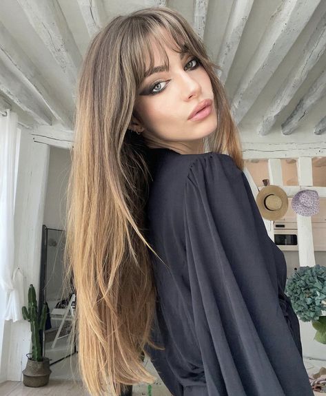 Long Haircuts With Bangs, Straight Blonde Hair, Strawberry Blonde Hair, Long Layered Haircuts, Long Hair With Bangs, 2022 Trends, Long Layered Hair, Haircuts With Bangs, Long Hair Cuts