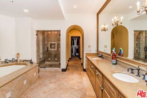 Celebrity Bathrooms - Most Insane Celebrity Bathrooms: Kris Jenner, Marilyn Monroe, Lady Gaga Kendall Jenner Bathroom, Kendall Jenner House, Celebrity Bathrooms, Spanish Bathroom, Jenner House, Beverly Hills Mansion, Beverly Hills Houses, Charlie Sheen, Spanish Style Home