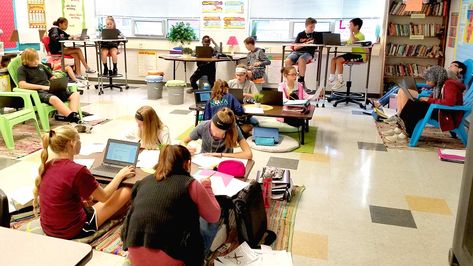 In her continuing efforts to improve her teaching, a middle school teacher moved from reworking the curriculum to updating her room. Middle School Decor, Classroom Middle School, Classroom Desks, Classroom Seating Arrangements, Harrow School, Tire Seats, Flexible Seating Classroom, Desk Arrangements, Classroom Decor Middle