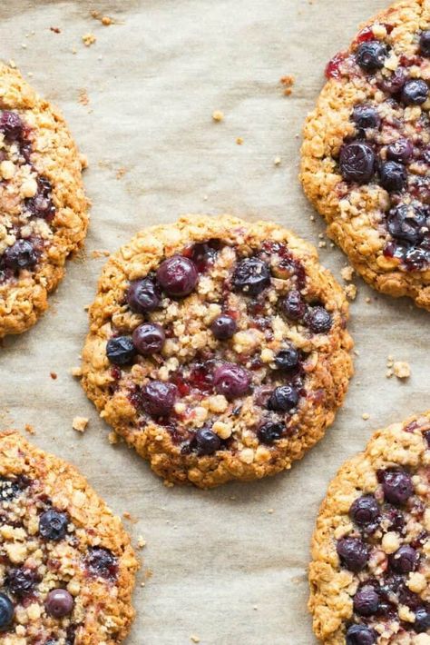 Blueberry Breakfast Cookies, Blueberry Oatmeal Cookies, Breakfast Cookie Recipe, Oatmeal Banana, Breakfast Cookies Healthy, Blueberry Cookies, Low Carb Snack, Blueberry Oatmeal, Blueberry Breakfast