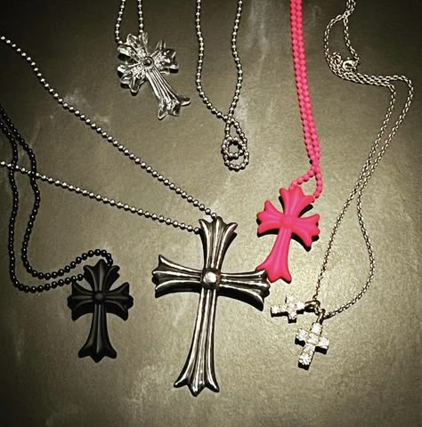 Chrome Hearts Cross, Skin Logo, Silly Clothes, Rockstar Aesthetic, Diamond Pendants, Pendant Diamond, Funky Outfits, Fancy Jewellery, Jewelry Lookbook