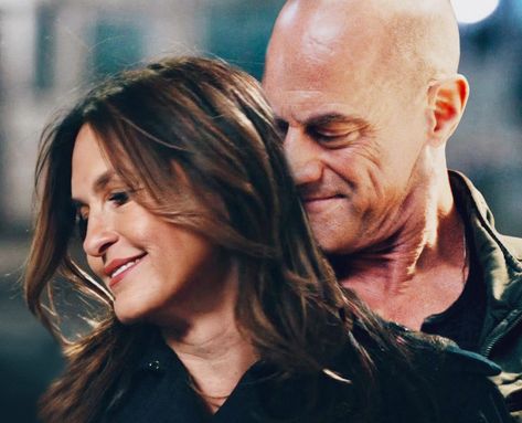 eo parallel universe on Twitter: "🖤… " Elliot And Olivia, Svu Funny, Christopher Meloni, Benson And Stabler, Chris Meloni, Elite Squad, You Mean The World To Me, Special Victims Unit, Olivia Benson