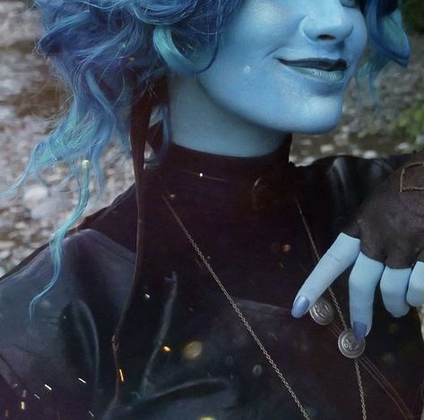 Light Blue Tiefling, Water Genasi Aesthetic, Blue Tiefling Aesthetic, Tiefling Blue, Blue Tiefling Woman, Blue Skin Aesthetic, Blue Tiefling, Dnd Druid, Arcane Trickster