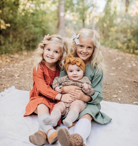 Cousin Photo Shoots, Fall Photoshoot Family, Cousin Pictures, Sibling Photography Poses, Sibling Photo Shoots, Cousin Photo, Baby Family Pictures, Toddler Pictures, Sibling Pictures