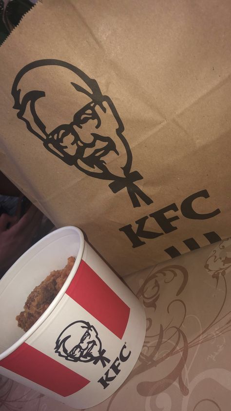 Kfc Snap, Kfc Food, Snap Streak Ideas, Kfc Bucket, Snack Pictures, Late Night Cravings, Khmer Food, Streak Ideas, Best Snapchat