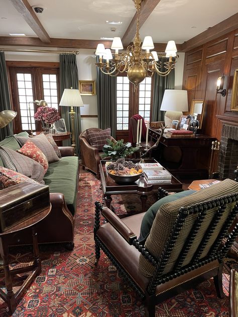 Ralph Lauren Home Library, Ralph Lauren Office Design, Ralph Lauren Style Bedroom, Ralph Lauren Inspired Living Rooms, Ralph Lauren Library Interior Design, Scottish Study Room, Scottish Library Decor, Ralph Lauren Home Living Room English, Drayton House