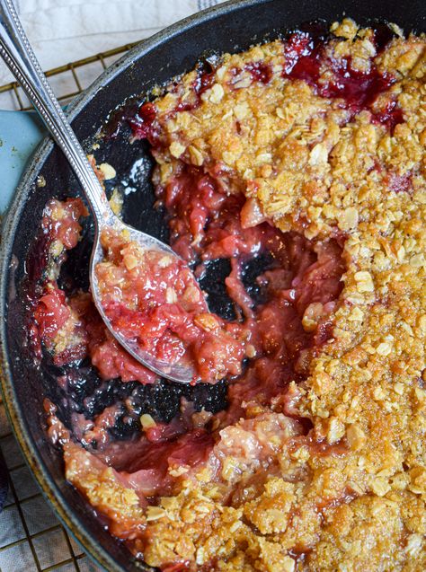 Plum and Apple Crumble Plum And Apple Crumble, Plum Crisp, Plum Crumble, Yummy Fruit, Berry Crisp, Plum Recipes, Jar Kitchen, Plum Tree, Fruit Filling