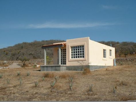 Small Concrete House Design, Earthen Homes, Adobe House Plans, Mexico Homes, Small House Inspiration, Eco Cabin, Zen House, Arizona House, Wrapped Chicken