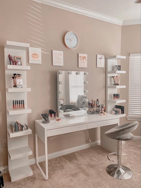 #beautyroom #beautyblog #vanity #vanitymirror #vanitymakeover #aesthetic #krystalgloston Dressing Room Decor, Beauty Room Decor, Vanity Room, Hallway Ideas Entrance, Dekorasi Kamar Tidur, Preppy Room Decor, Preppy Room, Cozy Room Decor, Teen Bedroom Decor