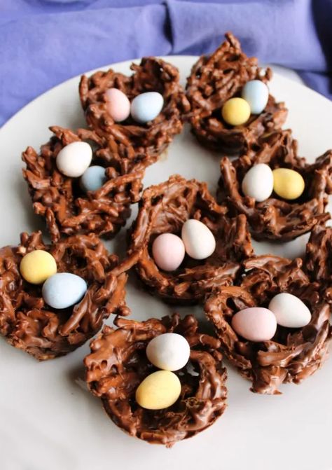 Cadbury Mini Egg Cookies, Birds Nest Cookies, Easter Birds Nest, Easter Egg Nest, Easy Easter Treats, Birds Nests, Easter Nests, Candy Egg, Cooking Chocolate