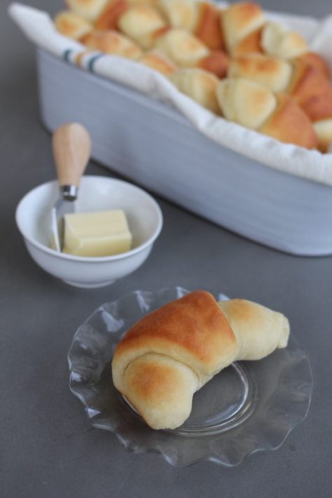 Cresant Rolls, Refrigerator Rolls, Pastry Treats, A Bountiful Kitchen, Bountiful Kitchen, Snack Prep, Baked Goodies, Salad Side Dishes, Bread Basket