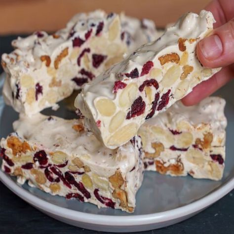 Pistachio Nougat Recipe, Nougat Recipe, Toffee Bark, Homemade Pumpkin Spice Latte, Fall Appetizers, Culinary Techniques, Homemade Cheesecake, Toasted Walnuts, Roasted Almonds