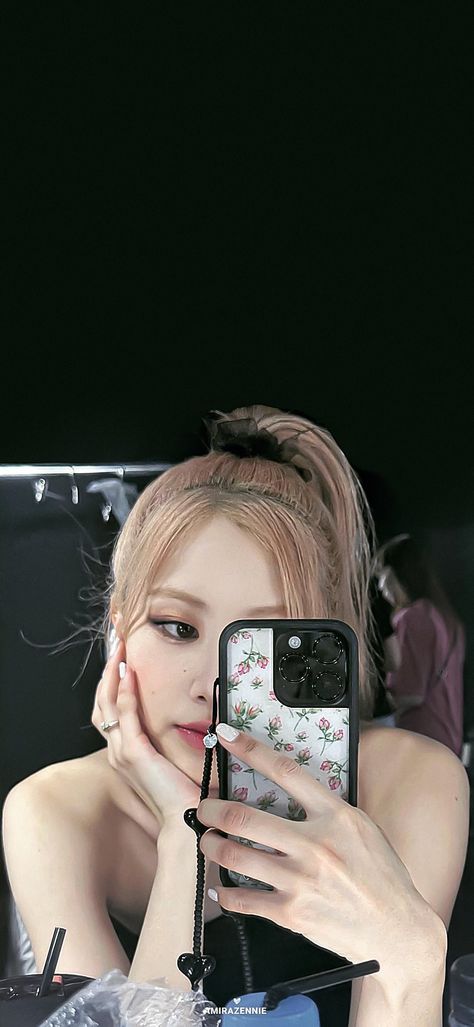 Rose 4k Wallpaper, Blackpink Meme, Rosé Blackpink Aesthetic, Rosé Lq, Blackpink Wallpapers, Rose Bp, Gala Outfit, Wallpaper Fashion, Bp Rosé