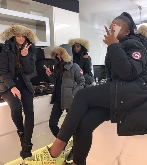 Canada Goose Women Outfits, Canada Goose Outfit, Vinter Mode Outfits, Hype Fashion, Glamouröse Outfits, Outfits Baddie, Canada Goose Women, Jacket Outfit Women, Uk Style