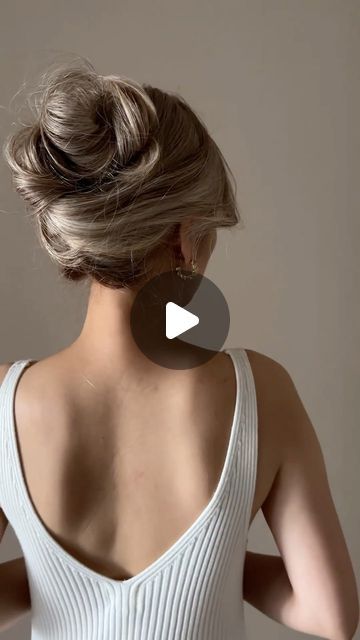 Messy Up Hairstyles, Fancy Messy Bun, Messi Bun, Hairstyles Updo Casual, Thick Hair Updo, Hair Up, French Twist Updo, Messy Hair Updo, Simple Updo