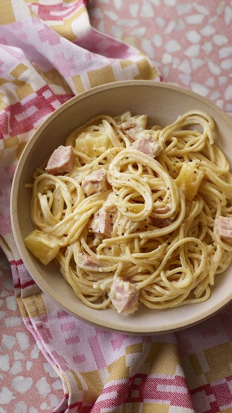 Ham And Pineapple, Traditional Spaghetti, Cream Cheese Pasta, Spaghetti Recipe, Breakfast Sweets, Budget Recipes, Summer Gathering, Ham Recipes, Pasta Shapes