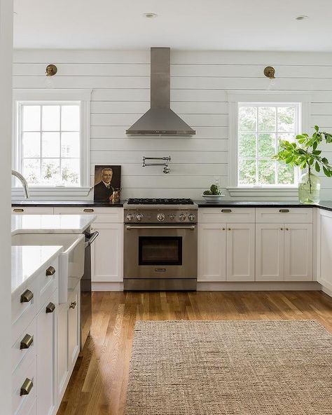 Kitchen with Horizontal Shiplap Backsplash, Cottage, Kitchen Tile Alternatives, Random Decorations, Kitchen Expansion, Shiplap Kitchen, Farmhouse Kitchen Backsplash, Tiles Backsplash, Shiplap Backsplash, House Flip, Home Design Diy