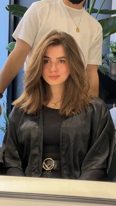 Haircut Bob, Haircuts For Medium Length Hair, Hair Cutting Videos, Hairstyles For Layered Hair, Hair Stylies, Haircuts For Medium Hair, Girl Haircuts, Hair Up Styles, Haircuts Straight Hair