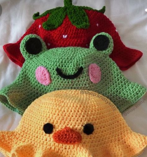 Cute Hats Crochet, Crochet Hat Cute, Kidcore Crochet, Cute Crochet Hat Aesthetic, Crochet Froggy Hat, Kerropi Crochet Hat, Froggy Hat Crochet Pattern, Cute Handmade Crochet Bucket Hat, Crochet Products