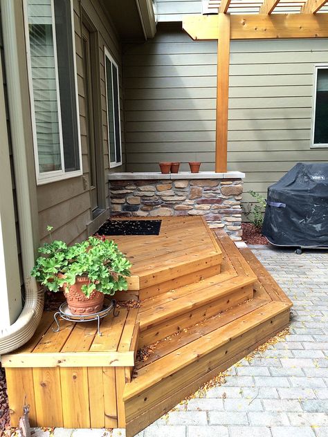 Cedar Landing and Stairs to Patio, Veneer Stone Counter - Traditional - Patio - Other - by Archadeck of Central Iowa | Houzz Three Sided Stairs, Deck Stair Landing Ideas, Steps Onto Patio, Exterior Stairs With Landing, Steps Down To Deck From House, Stairs Off Back Door To Patio, Patio Deck Stairs, Patio With Stairs From House, Outdoor Stairs To Patio