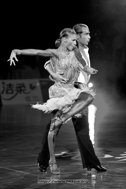 Ballroom Hairstyles, Ballroom Dance Latin, Swing Dancing, Shall We Dance, Latin Ballroom, Ballroom Dancing, Ballroom Dance Dresses, Salsa Dancing, Learn To Dance