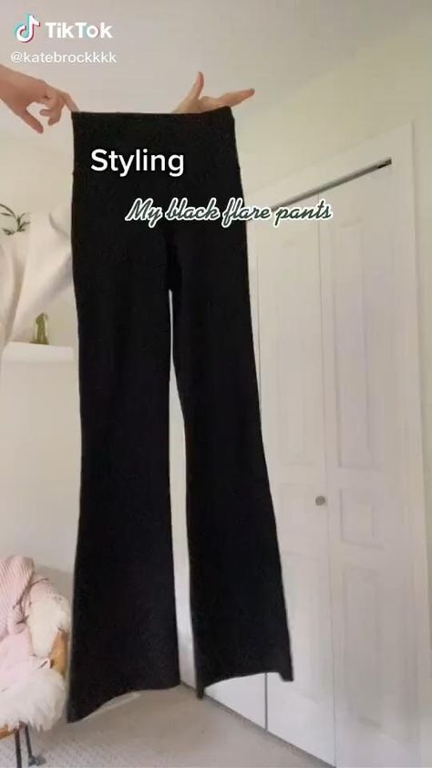 Flare Leggings Outfit, Outfits Leggins, Fesyen Islam, Black Flared Leggings, Black Flare Pants, Flare Legging, Pants Outfit Casual, Mode Boho, Legging Outfits