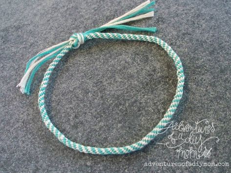 How to make a Kumihimo Braided Bracelet {or Anklet} Diy Anklet, Tattoo Hair, Diy Macramé, Anklets Diy, Diy Mom, Kumihimo Braiding, Kumihimo Jewelry, Ankle Bracelets Diy, Kumihimo Bracelets