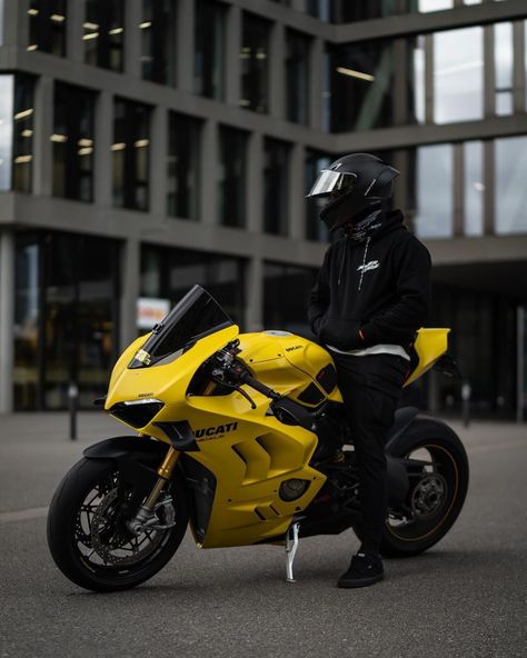 Just imagine sitting on one of them, holding the handles, leaning down to the tank, looking through the visor 💛 ~ by sharcoxx on IG Dynamic Motorcycle Poses, Person On Motorcycle Reference, Ducati Panigale V4r, Ducati Motor, Ducati Motorcycle, On Motorcycle, Ducati Motorcycles, Yamaha Yzf R6, Ducati Panigale