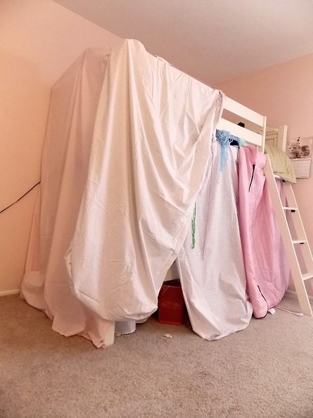 super easy secret to building the perfect bunk bed tent, bedroom ideas, how to, repurposing upcycling Bunk Bed Fort, Bunk Bed Playhouse, Bed Transformation, Bed Playhouse, Tent Bedroom, Bunk Bed Tent, Bed Tents, Bed Fort, Ikea Bunk Bed