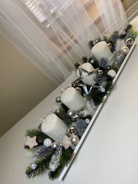 Božićne Dekoracije, Advent Candle Holder, Pretty Christmas Decorations, Christmas Flower Arrangements, Advent Candles, Christmas Decorations Living Room, Mantle Decor, Xmas Decorations, Christmas And New Year