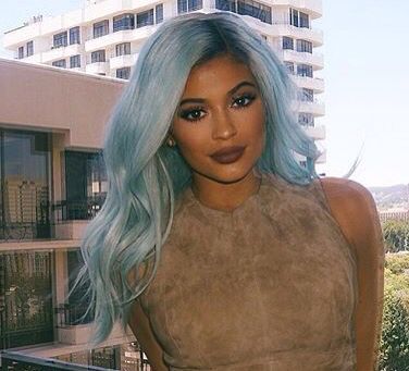 Kylie Jenner light blue hair Kylie Jenner Blue Hair, Kylie Jenner Icons, Light Blue Hair, Kyle Jenner, Multicolored Hair, King Kylie, Pastel Hair, Rainbow Hair, Grow Hair