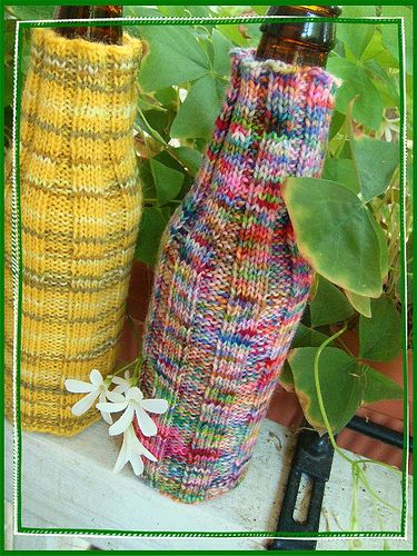 Beer Cozy -- great idea! Beer Cozies, Beer Bottle Cozy, Bottle Cozy, Beer Socks, Beer Cozy, Dog Sweater Crochet Pattern, Crochet Mug Cozy, Leftover Yarn, Bottle Cozies