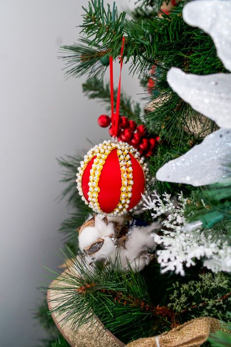 DIY: How to Make Hand Made Push Pin Beaded Ornaments | New York City Fashion and Lifestyle Blog | Covering the Bases Push Pin Beaded Ornaments, Christmas Ball Ornaments Diy, Beaded Ornaments Diy, New York Lifestyle, New York City Fashion, Beaded Christmas Decorations, Christmas Craft Show, Retro Crafts, Vintage Christmas Crafts