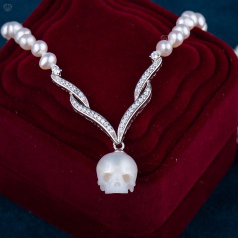 Wedding Necklaces for Women Skull Carved Pearl Necklace Gift for Her V Shape Classic Handmade Dainty Necklace 925sterling Silver Necklace - Etsy.de Gothic Pearl Necklace, Carved Pearl, Pearl Centerpiece, Wedding Necklaces, Skull Carving, Skull Necklace, Wedding Jewellery Necklace, Necklaces For Women, Dainty Necklace