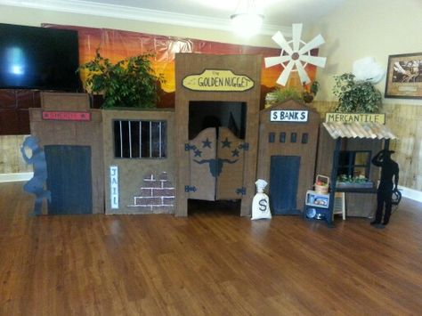 Wild West VBS ... Western town ... kid friendly access for dressup and playtime...made from appliance boxes Diy Cardboard Western Town, Wild West Dramatic Play, Wild West Parade Float Ideas, Wild West Trunk Or Treat, Cowboy Trunk Or Treat, Wild West Vbs, Wild West Classroom, Wild West Party Theme, Western Vbs