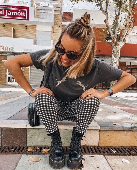 ✺@tessmaretz Doc Martens Outfit, Millennials Fashion, Checkered Pants, Traje Casual, Spring Fashion Outfits, Autumn Outfit, Outfits Casual, Casual Fall Outfits, Doc Martens