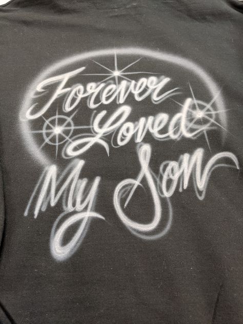 Air Brush Shirts, Airbrush Lettering, Beautiful Graffiti, Graphic Clothes, Mickey Cakes, Airbrush T Shirts, Airbrush Designs, Creative Gifts For Boyfriend, Diy Clothes Design