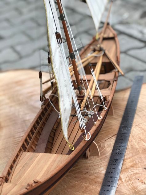 Model Sailboats, Toy Sailboat, Model Boats Building, Model Sailing Ships, Sailing Ship Model, Wooden Model Boats, Console Shelf, Boat Crafts, Navi A Vela