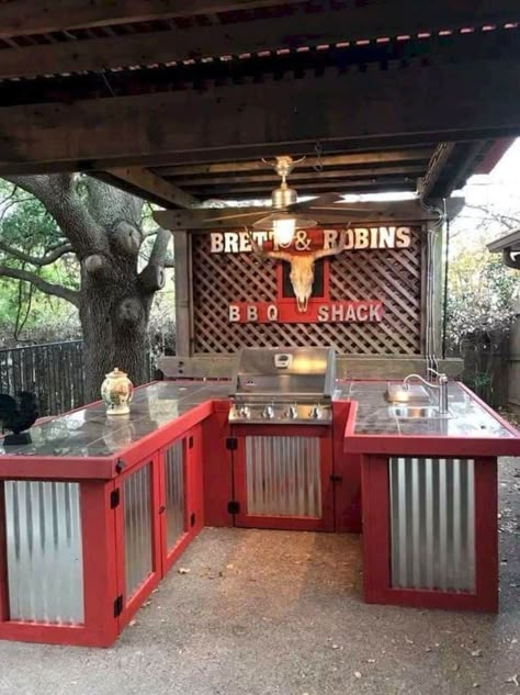 One Kindesign Model Dapur, Diy Outdoor Bar, Bar Exterior, Outdoor Kitchen Countertops, Outside Kitchen, Outdoor Kitchen Decor, Outdoor Kitchen Bars, Backyard Bar, Outdoor Kitchen Design Layout