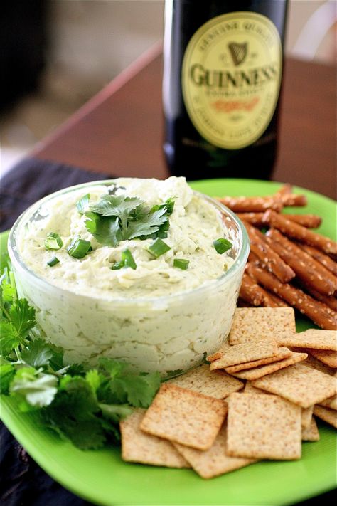 Guinness Recipes, Cheddar Dip, Hp Sauce, Fete Saint Patrick, St Patricks Day Food, Healthy Dips, Saint Patties, Irish Recipes, Yummy Dips