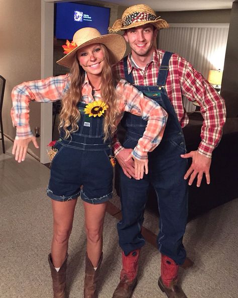 Halloween Costume Couple, Halloween Costumes Scarecrow, Meme Costume, Halloween Costumes Diy Couples, Unique Couple Halloween Costumes, Best Couples Costumes, Scarecrow Costume, Hallowen Costume, Cute Couple Halloween Costumes