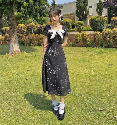 Sunday Dress Top, Sunday Dress Outfit Church, Nang Su Pearl, Classy Crochet Dress, Sunday Dress Outfit, Spring Fashion Ideas, Su Pearl, Daughters Of India, Dresses Bow