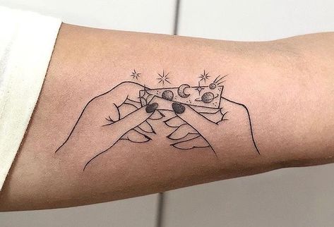 Earthy Tattoos Hippie, Hippie Tattoos, Earthy Tattoos, Hippie Tattoo, Planet Tattoos, Tattoo Hand, Inspiration Tattoo, Tattoos Geometric, Tattoo Collection