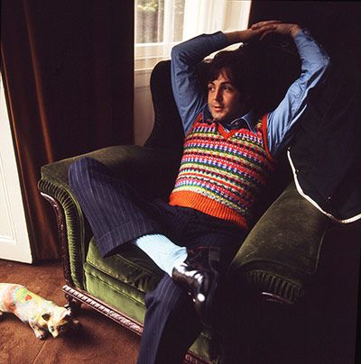 Paul Mccartney fashion: Paul McCartney fashion feature in the Observer magazine, 1969 Paul Mccartney Fashion, Paul Mccartney Sweater, Beatles Fashion, Fashion 60s, Style Année 60, Paul And Linda Mccartney, Linda Mccartney, Fashion 90s, Fashion 80s